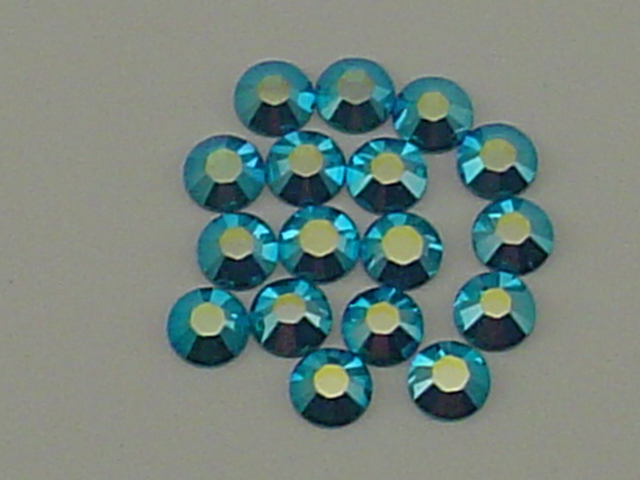 18 pcs. 34ss BLUE ZIRCON AB FLATBACK European Rhinestones